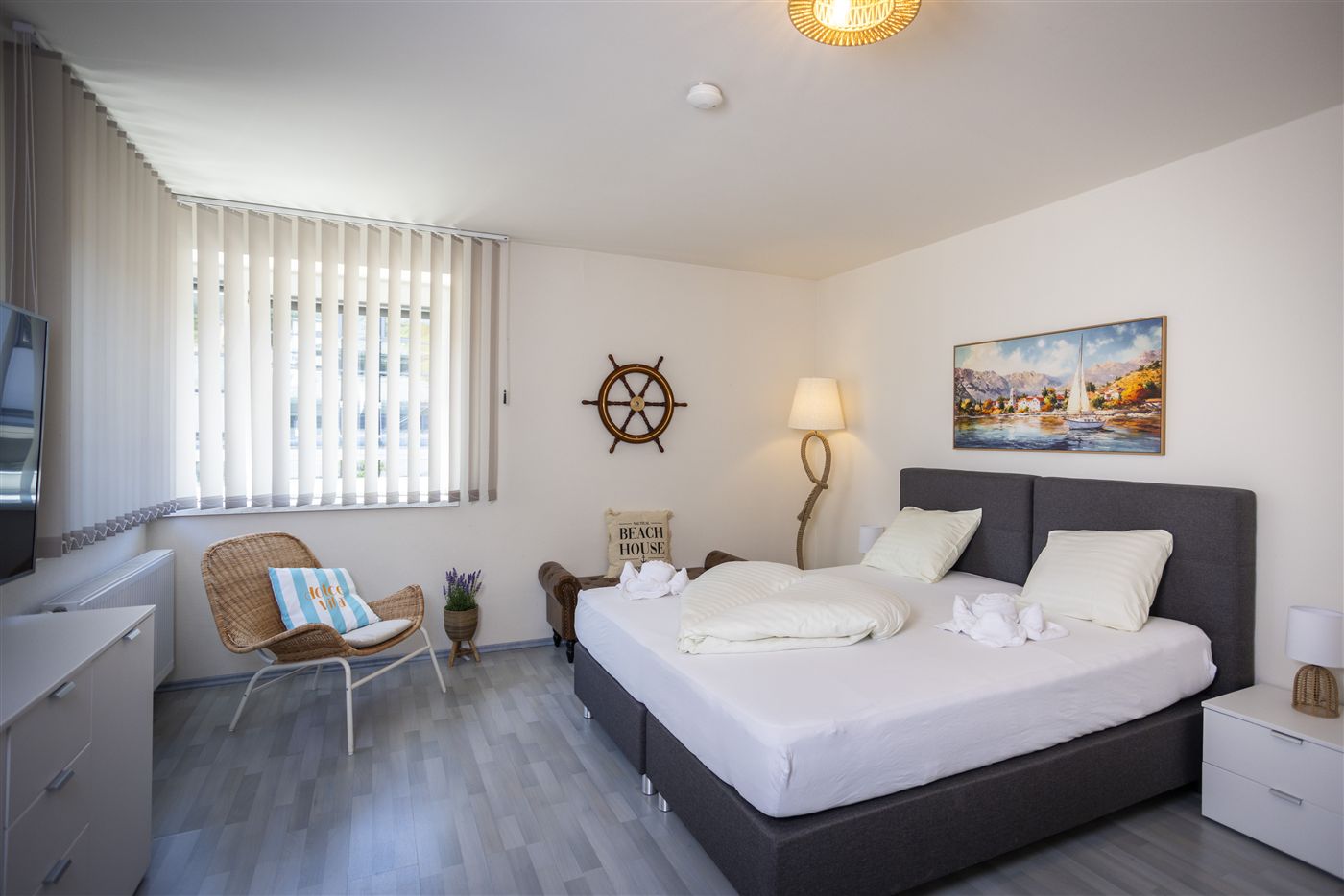 Nautisch gestaltetes Apartment Hafenruhe
